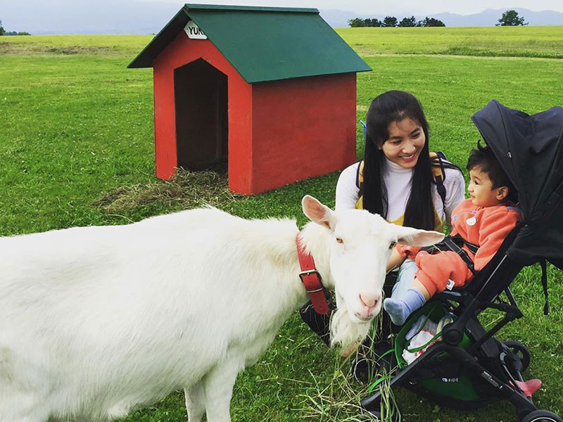 Bé Nanda thường xuyên được bố mẹ đưa đi du lịch.