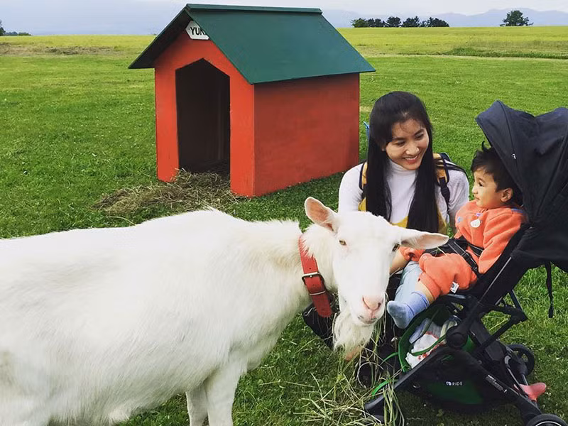 Bé Nanda thường xuyên được bố mẹ đưa đi du lịch.