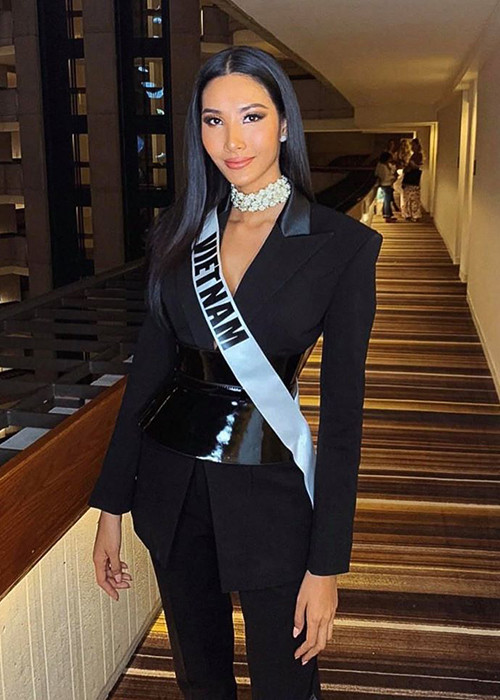 Câu chuyện về vết sẹo trên trán khiến Hoàng Thùy càng được khán giả chú ý.