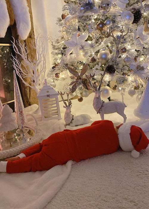 Từ một số hình ảnh được chia sẻ, con trai của Phạm Hương trông khá bụ bẫm.