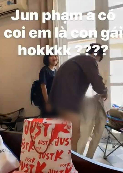 Lan Ngọc cũng chứng tỏ tính cách "lầy lội" khi chia sẻ đoạn clip Jun Phạm thay quần áo trước mặt cô cũng như một số người khác.