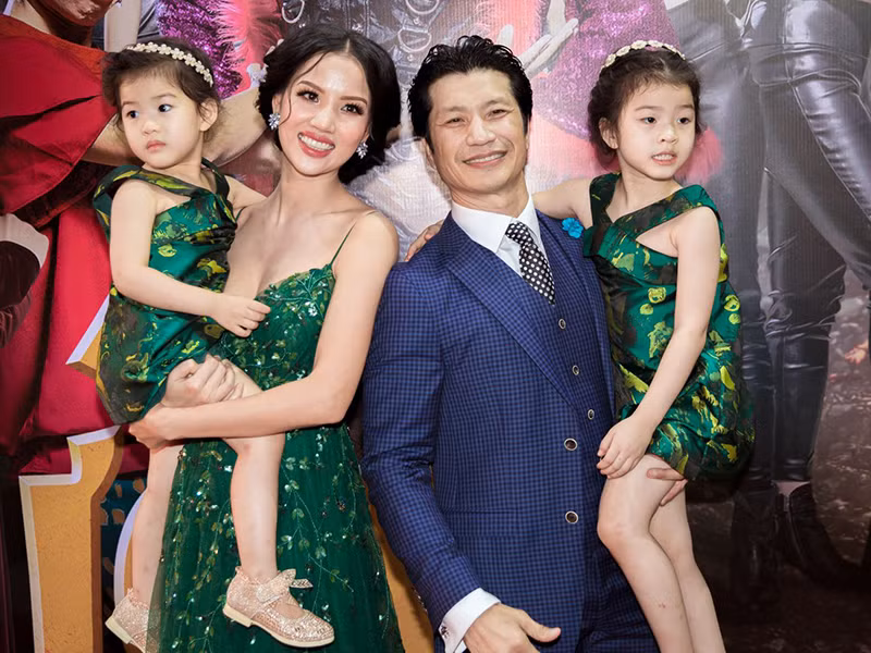 Vợ chồng Dustin Nguyễn hiện có 2 cô con gái: bé Sky (sinh năm 2013) và bé Scarlet (sinh năm 2015). Ảnh: Điện ảnh Việt Nam