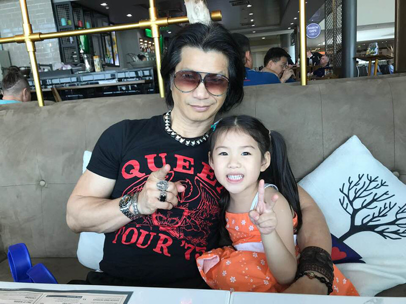 Bé Scarlet ngày càng xinh xắn.