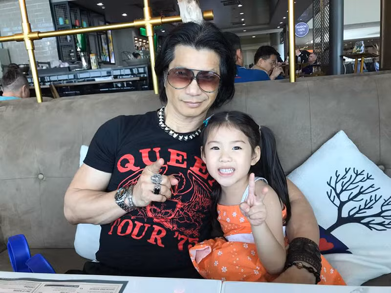 Bé Scarlet ngày càng xinh xắn.