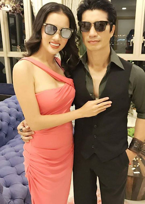 Tháng 3/2015, cặp đôi quyết định tổ chức đám cưới. Trước đó, hai người hẹn hò và đăng ký kết hôn được 5 năm.