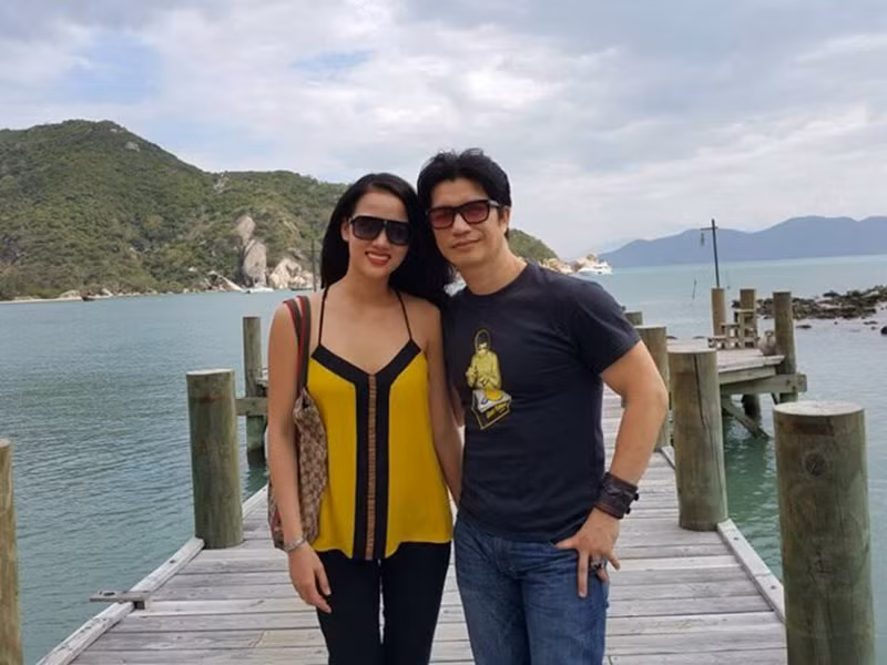 Bà xã của Dustin Nguyễn đẹp mặn mà sau 2 lần sinh nở.