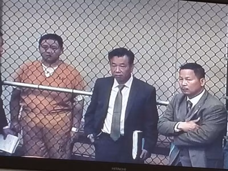 Trong lần đầu tiên ra hầu tòa vào ngày 15/4/2016, Minh Béo phủ nhận các cáo buộc. Tại phiên tòa ngày 10/8/2016, anh nhận tội ấu dâm và bị tòa tuyên phạt 18 tháng tù giam. Ảnh: Báo giao thông