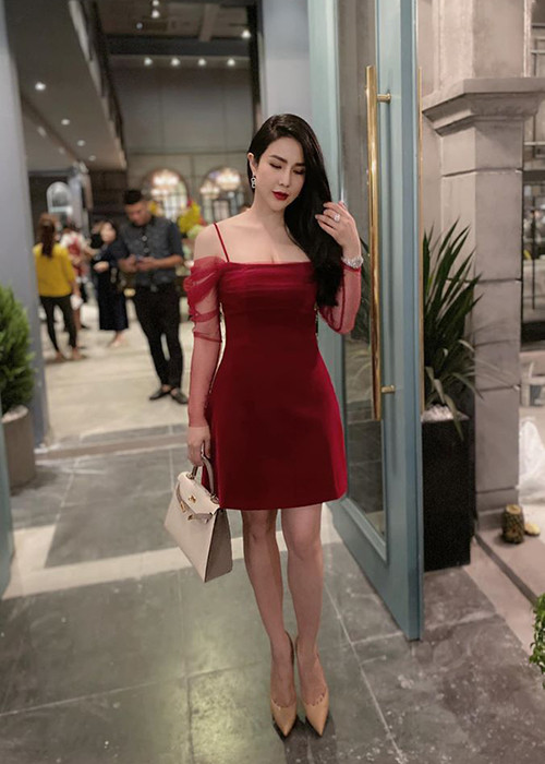 Sau 2 lần sinh con, Diệp Lâm Anh nỗ lực lấy lại vóc dáng.