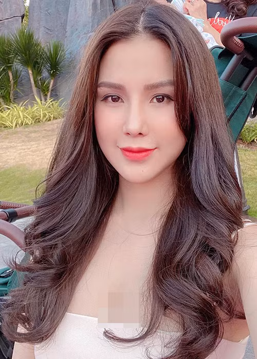 Vốn kín tiếng nên chân dài sinh năm 1989 gần như không chia sẻ về cuộc sống hôn nhân.