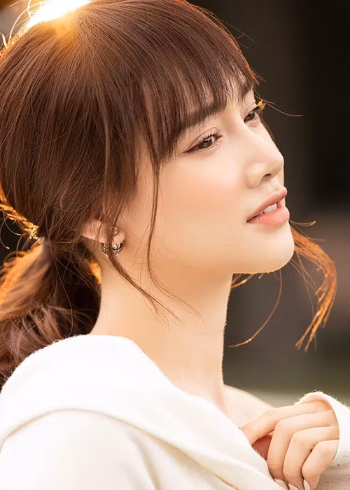 Nhiều người phát ghen khi nhan sắc của Nhã Phương ngày càng lên hương.