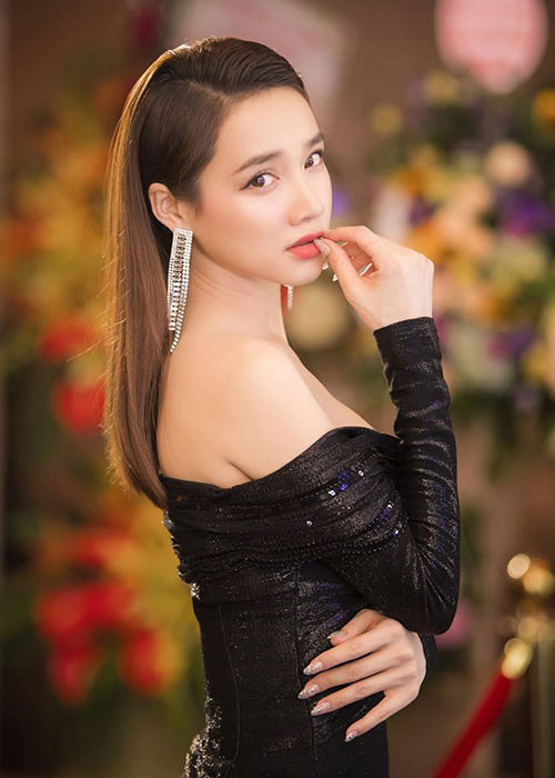 "Gái một con" Nhã Phương đẹp mặn mà hơn so với thời là hot girl.