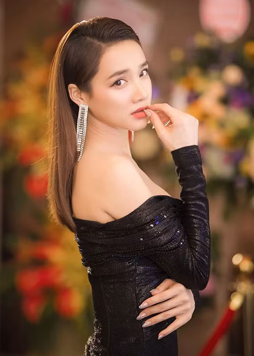 "Gái một con" Nhã Phương đẹp mặn mà hơn so với thời là hot girl.