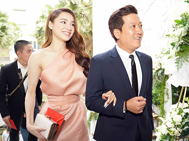 Cặp đôi thường xuyên sánh đôi tại các sự kiện sau khi về chung một nhà.