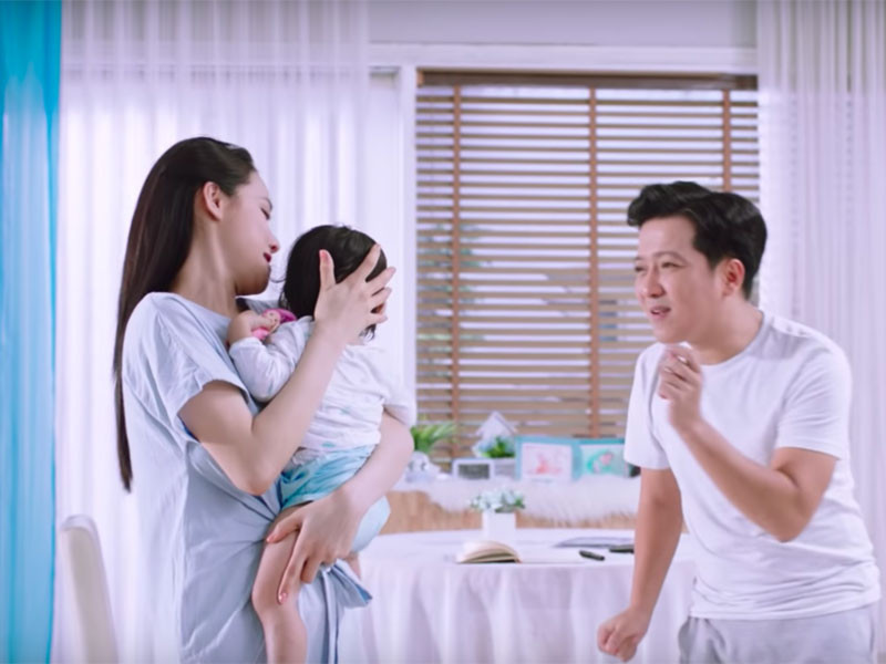 Vì muốn con gái có cuộc sống bình yên, vợ chồng Trường Giang thống nhất giữ kín như bưng hình ảnh con gái.