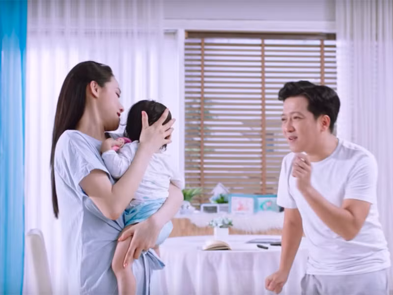 Vì muốn con gái có cuộc sống bình yên, vợ chồng Trường Giang thống nhất giữ kín như bưng hình ảnh con gái.