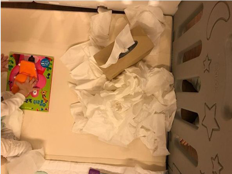 Bà xã của Bae Yong Joon từng đăng tải một số hình ảnh úp mở con trai đầu lòng.