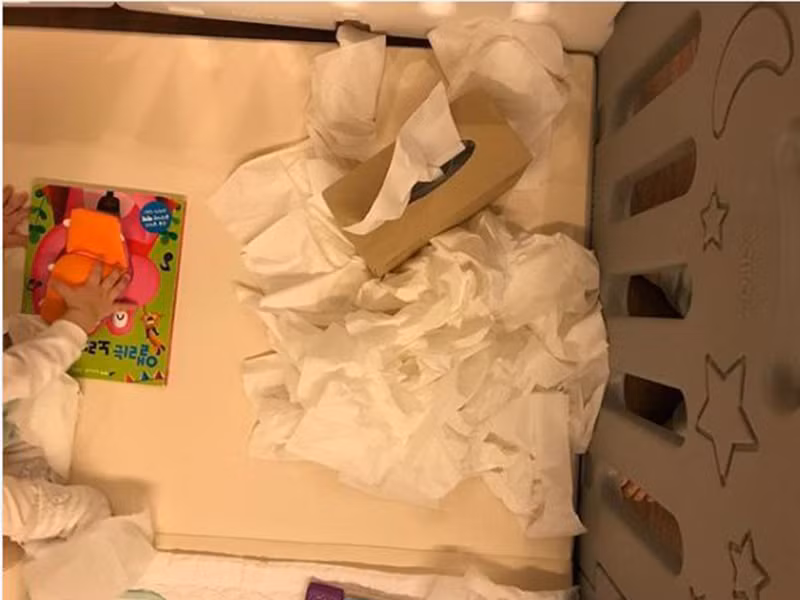 Bà xã của Bae Yong Joon từng đăng tải một số hình ảnh úp mở con trai đầu lòng.