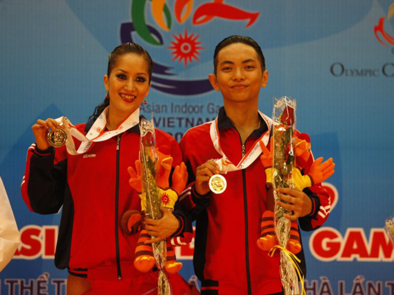 Năm 2009, Phan Hiển leo lên bục vinh quang tại Asian Indoor Games (Đại hội thể thao trong nhà châu Á) điệu rumba và điệu jive.