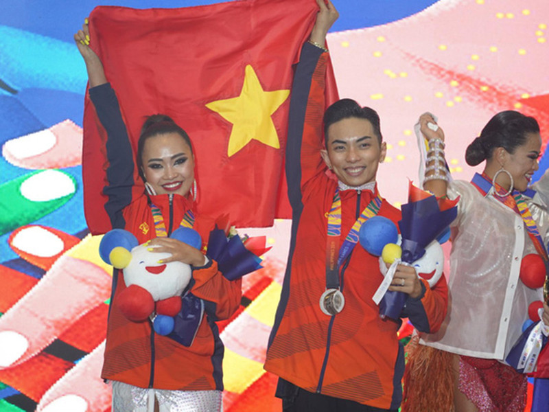 Theo Zing, để chuẩn bị cho SEA Games, Phan Hiển đã có một tháng tập luyện vất vả ở Italy.