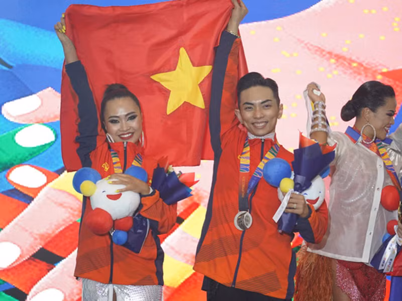 Theo Zing, để chuẩn bị cho SEA Games, Phan Hiển đã có một tháng tập luyện vất vả ở Italy.