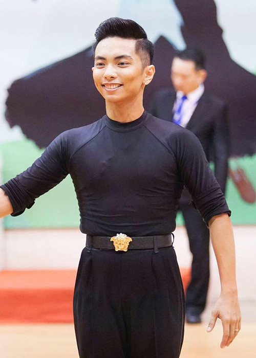 Theo Ngôi sao, ông xã của Khánh Thi còn là một trong 6 kiện tướng dancesport quốc tế của Việt Nam.