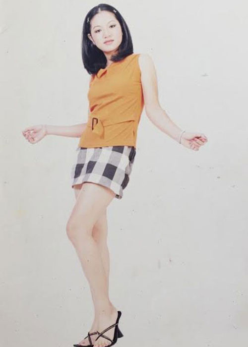 Khi đi qua trường Đại học Sân khấu Điện ảnh TP.HCM, Thúy Nga liều vào hỏi đăng ký dự thi.