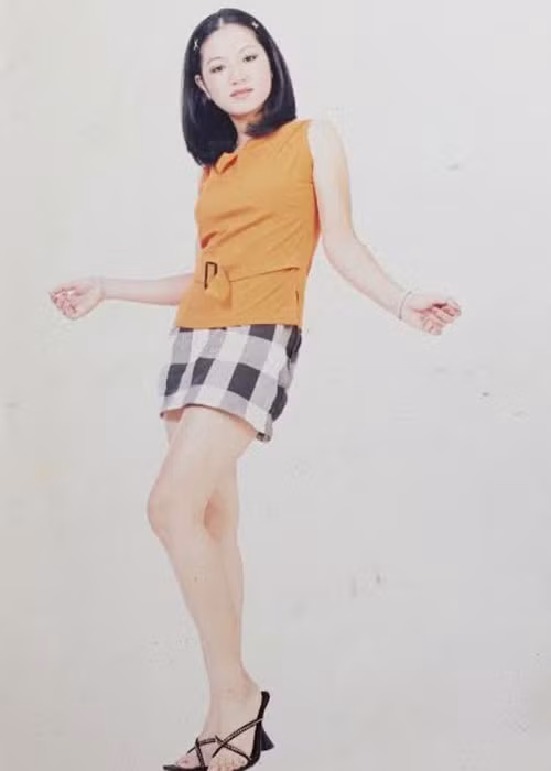 Khi đi qua trường Đại học Sân khấu Điện ảnh TP.HCM, Thúy Nga liều vào hỏi đăng ký dự thi.