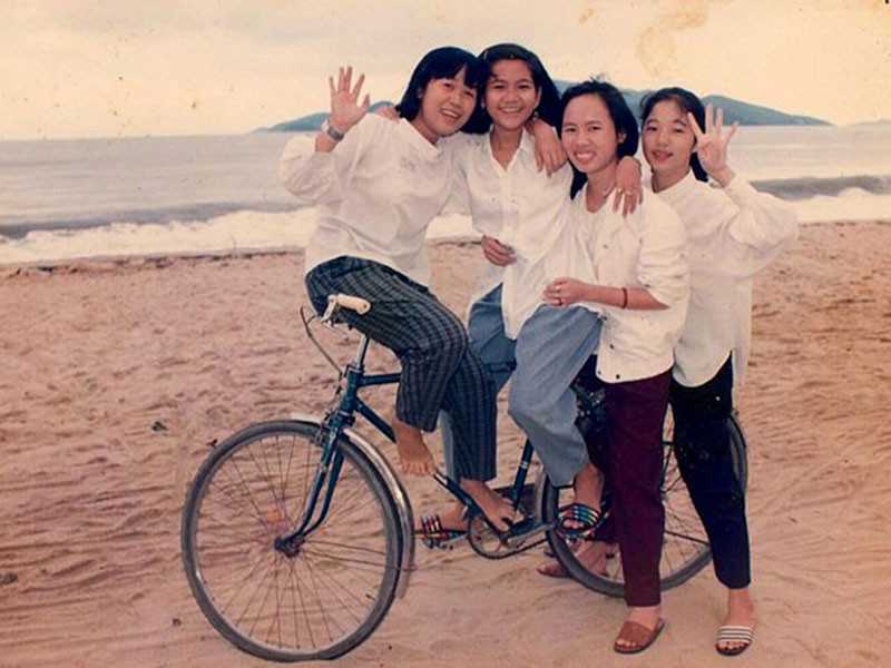 Theo nguyện vọng của mẹ, Thúy Nga thi đăng ký thi vào trường Y để làm bác sĩ nhưng cô biết chắc mình không đỗ vì đề thi quá khó.