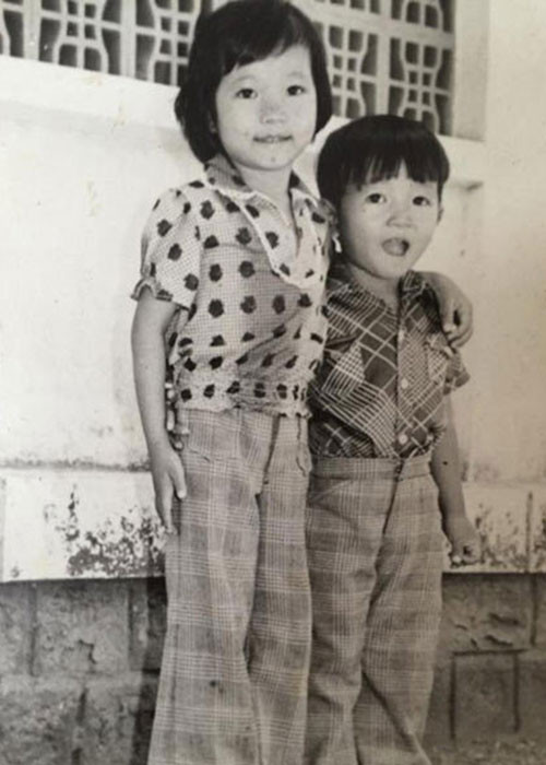 Mẹ của Thúy Nga mong cô thi vào trường Y để làm bác sĩ. Tuy nhiên, Thúy Nga luôn mơ ước trở thành diễn viên điện ảnh.