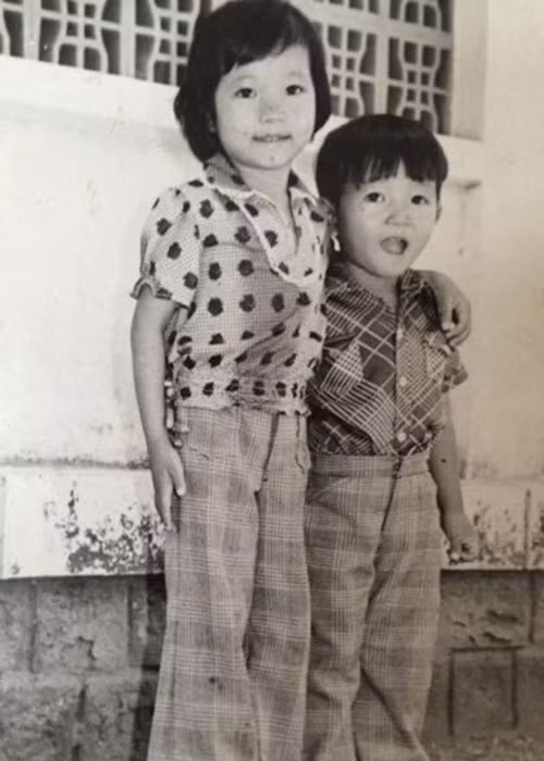 Mẹ của Thúy Nga mong cô thi vào trường Y để làm bác sĩ. Tuy nhiên, Thúy Nga luôn mơ ước trở thành diễn viên điện ảnh.