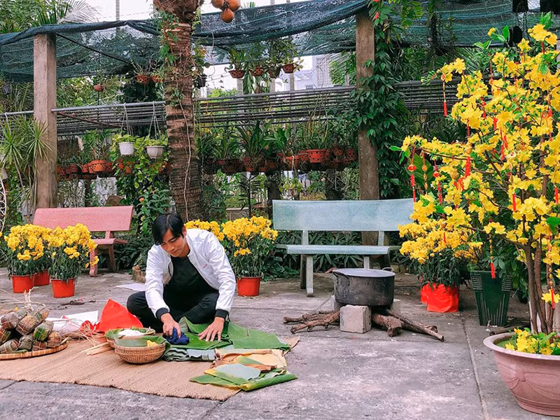 Nam diễn viên vẫn miệt mài đi đóng phim.