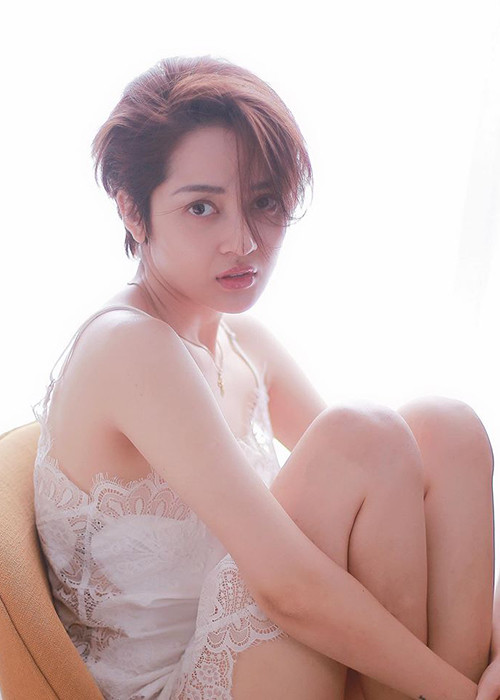 Fan mê mệt hình ảnh Bảo Anh mặc hở bạo.