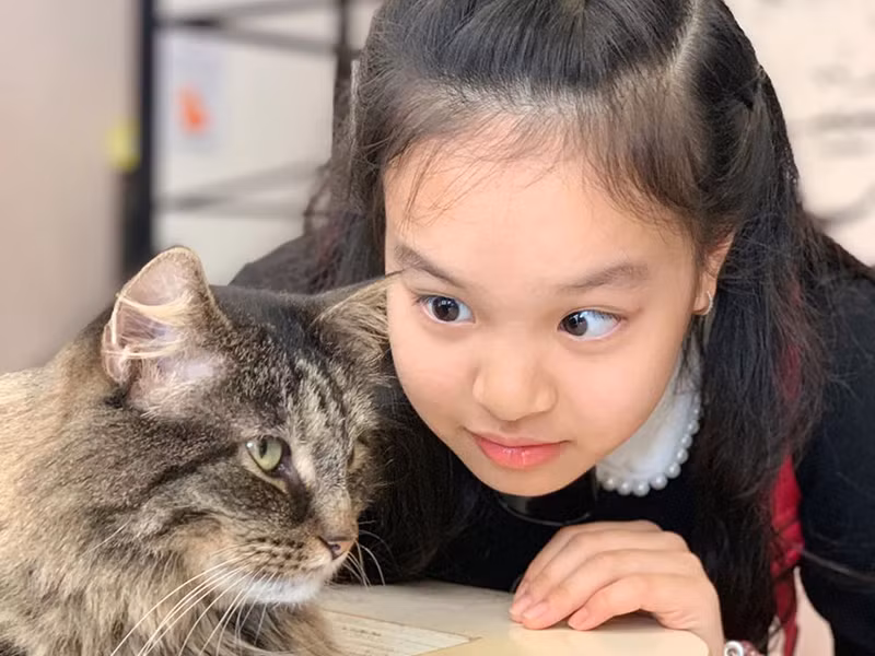 Bé Suli năm nay 13 tuổi, đã ra dáng thiếu nữ.