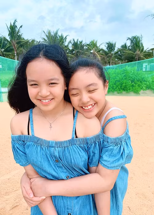 Thúy Hạnh chia sẻ bé Suti sống năng động, hướng ngoại, năng nổ trong mọi chuyện, lí lắc, hồn nhiên và cũng rất hậu đậu.