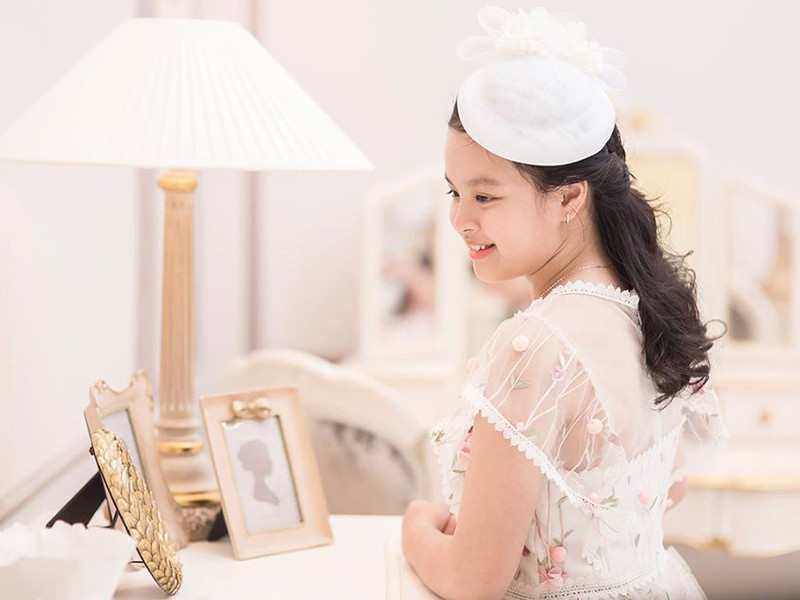 Thúy Hạnh chia sẻ, con gái đầu lòng sống khá nội tâm, trách nhiệm, tình cảm, chăm sóc yêu thương cha mẹ và em.