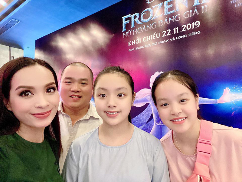 Bé Suti nhận được sự chú ý của khán giả bởi từng cùng bố tham gia "Bố ơi, mình đi đâu thế" mùa 1 và mùa 2.