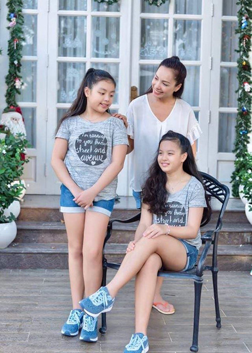 Suli và Suti đều ngoan ngoãn, chăm chỉ học hành.