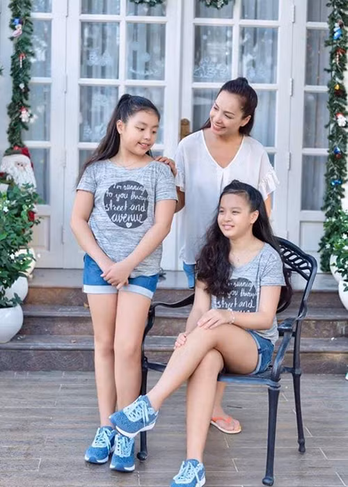 Suli và Suti đều ngoan ngoãn, chăm chỉ học hành.