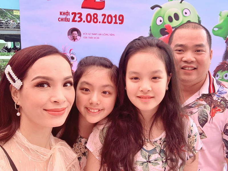 Bé Suti dễ thương, đáng yêu, chăm chỉ và rất vâng lời các anh chị trong "Bố ơi, mình đi đâu thế".