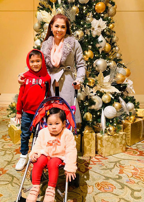 Ông xã của Thanh Thảo cũng rất yêu thương bé Jacky.