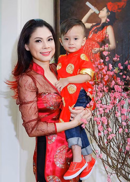 Trong những năm qua, Ngô Kiến Huy gần như không nhắc đến bé Jacky. Theo chia sẻ gần đây của Thanh Thảo, bé luôn thắc mắc ai là bố mẹ ruột của mình.