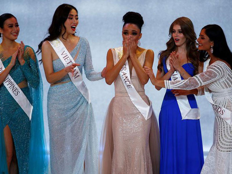 Lương Thùy Linh vui mừng khi đại diện Pháp được gọi tên trong top 5.