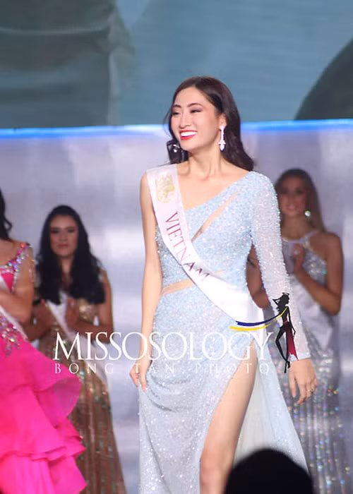 Người đẹp đến từ Cao Bằng cho biết, khi được gọi tên, cô đã hét lớn rồi bật khóc đồng thời mỉm cười. Lương Thùy Linh tự nói với bản thân giữ bình tĩnh nhưng cô không làm được. Rất may, máy quay không ghi lại khoảnh khắc này.