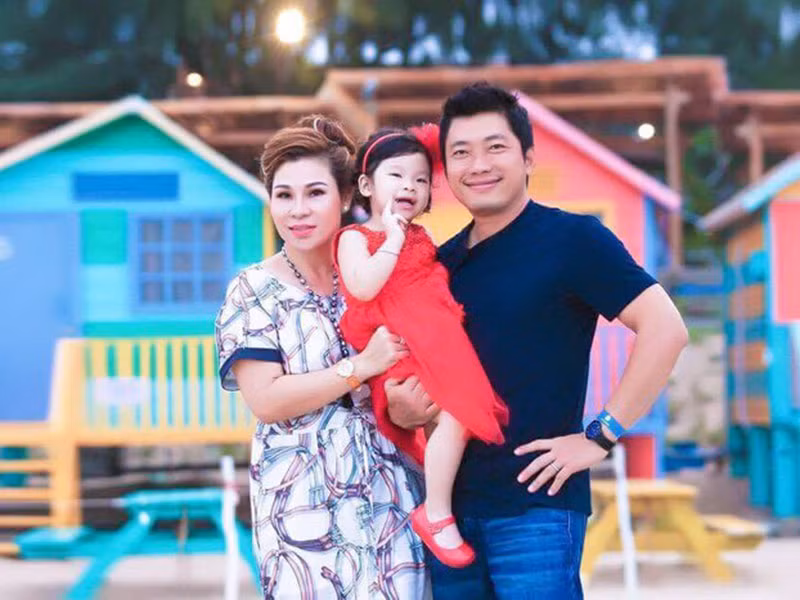 Kinh Quốc được bà xã doanh nhân tặng xe hơi, các món hàng hiệu đắt đỏ nhưng bản thân anh lại không quan tâm. Ảnh: Vietnamnet