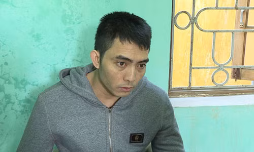 Doi tuong truy na sa luoi khi dang dap da trong khach san