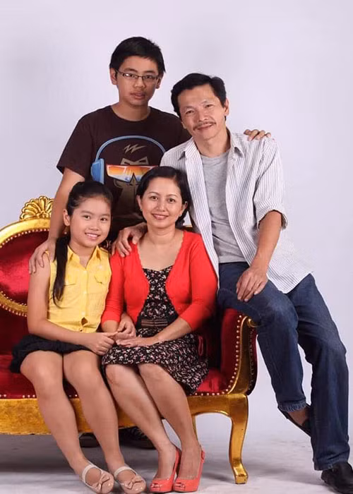 Hiện tại, nghệ sĩ Trung Anh có tổ ấm hạnh phúc bên vợ và hai con: một trai, một gái.