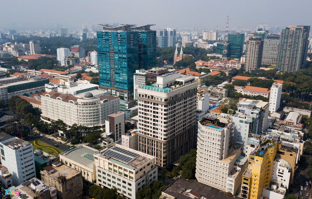 Quyết định có nội dung yêu cầu không được chuyển đổi, chuyển nhượng, cho thuê, thế chấp, góp vốn bằng quyền sử dụng đất. Sau khi vào tay của Vũ "Nhôm", tháng 9/2015 khu đất được khởi công xây dựng cao ốc phức hợp Madison tại góc đường Thi Sách - Cao Bá Quát. Trong ảnh, sau 4 năm xây dựng, khu đất vàng gần Nhà hát Thành phố này đã xuất hiện tòa nhà cao 18 tầng.