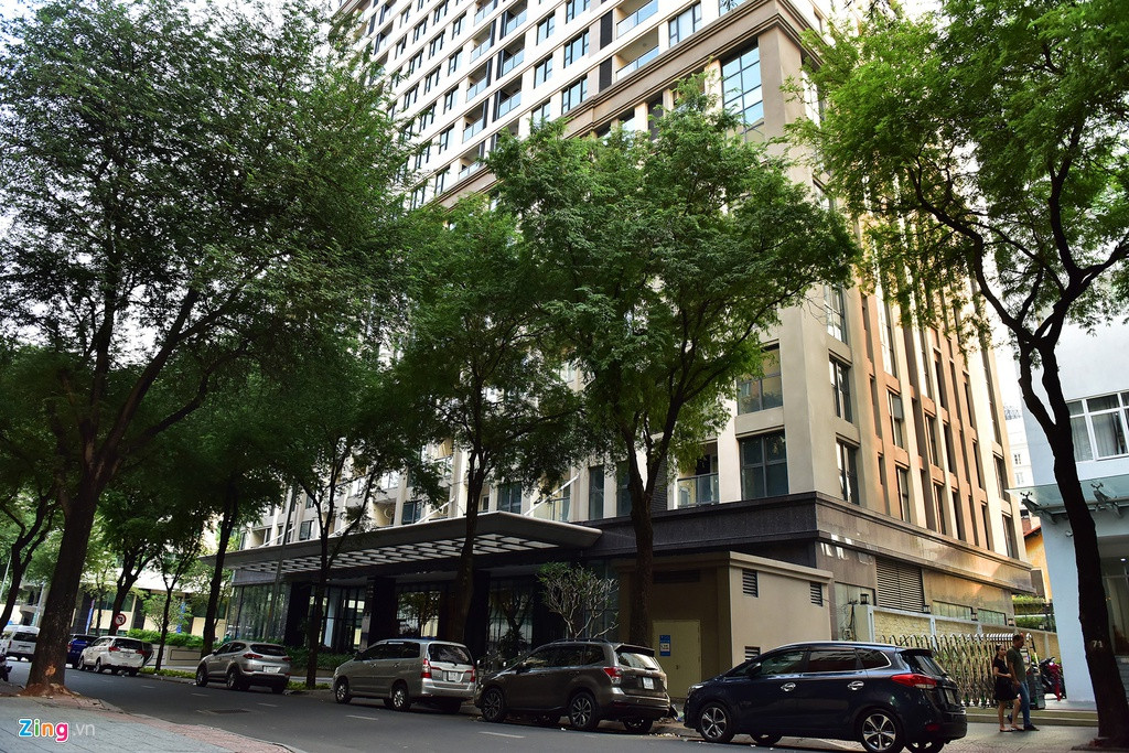 Với sai phạm này, ông Tín tạo điều kiện cho công ty của Vũ "Nhôm" chiếm hơn 6,7 tỷ đồng được hỗ trợ sai quy định pháp luật và 802 tỷ đồng giá trị sử dụng đất (tính đến thời điểm khởi tố vụ án ngày 17/9/2018). Trong ảnh, mặt tiền của dự án nằm trên đường Thi Sách đã hoàn thiện.