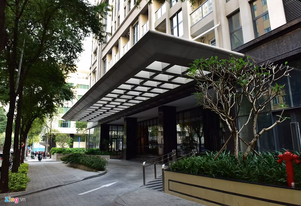 Khu phức hợp thương mại - dịch vụ - căn hộ này được thiết kế, xây dựng sang trọng từ mặt tiền đến khu vực sảnh bên trong.