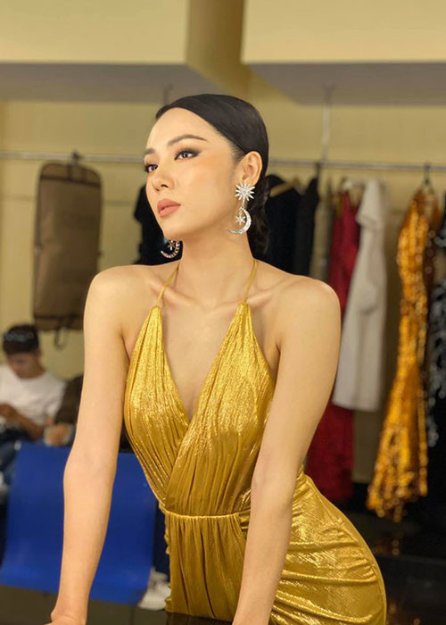 Ca sĩ Phương Linh gợi cảm không kém cạnh Hồ Ngọc Hà, Phạm Quỳnh Anh và Đinh Ngọc Diệp.